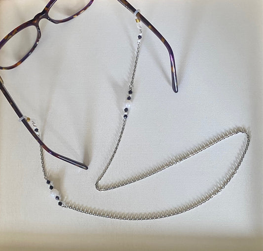 Silver stainless steel cord for glasses.